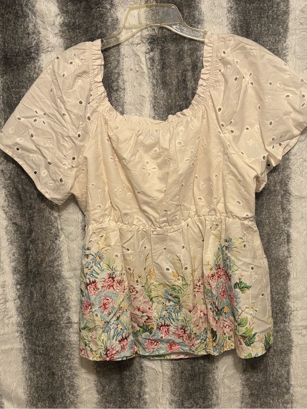 BloomChic Cotton Floral Textured Hem Blouse size 1X (14-16) - Picture 12 of 15